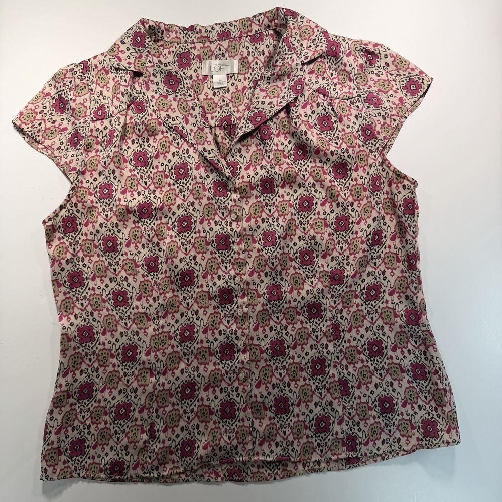 Ann Taylor LOFT size 8 Short Sleeve Button Up Ikat Print Work Wear Office Chic